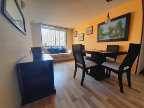 Interior - King size bed - Wi-Fi 350 Mbps - Heater - Gazebo (Bogotá)