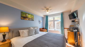 Luxury Suite, 4 Bedrooms, Non Smoking, Kitchen | 4 bedrooms, Egyptian cotton sheets, premium bedding, memory foam beds