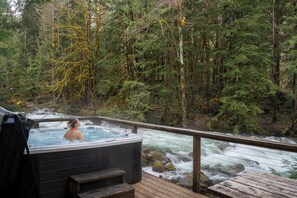 Outdoor spa tub - River Runs Through this secluded A-Frame, hot tub (Baring)