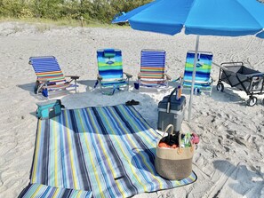 Beach nearby, sun-loungers, beach towels