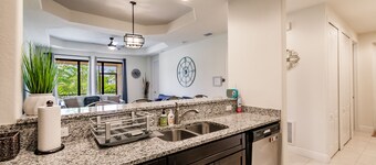 1st Floor 2 King Bd/2ba ~ Pool, Bikes, Beach, Golf, Baby Supplies, Walk Shops