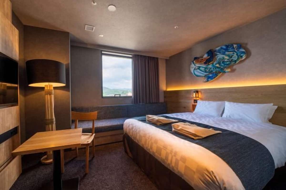 In-room safe, individually decorated, individually furnished, desk