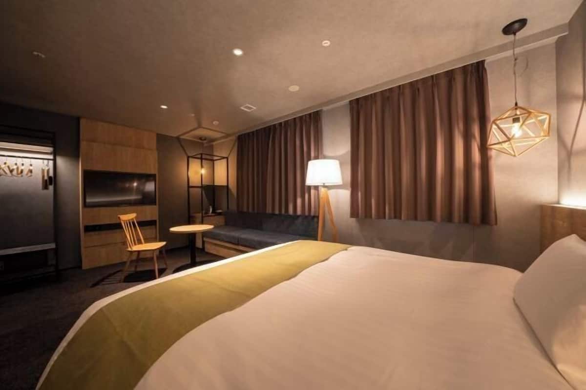 In-room safe, individually decorated, individually furnished, desk