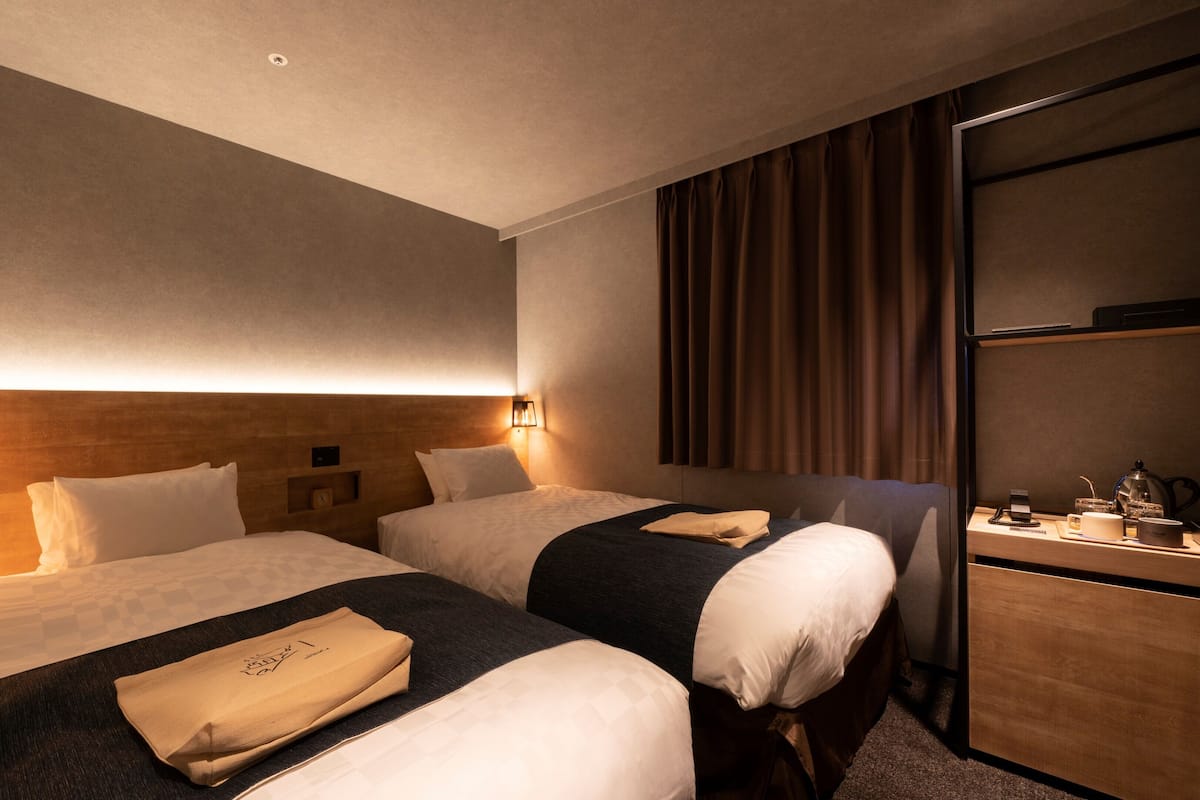 In-room safe, desk, laptop workspace, soundproofing
