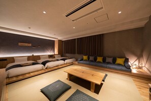 ジャパニーズスタイル飛騨 禁煙 | セーフティボックス (室内)、客室ごとに異なる装飾、客室ごとに異なるインテリア、デスク