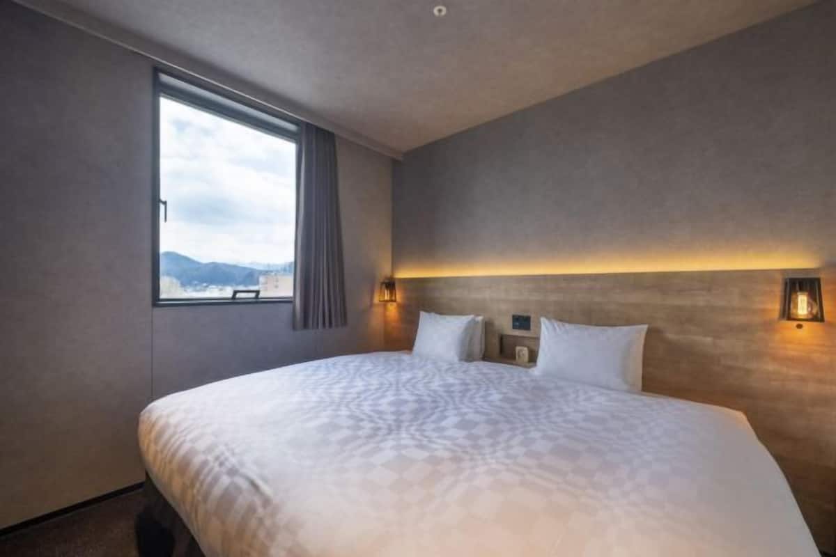 In-room safe, individually decorated, individually furnished, desk