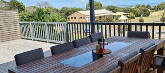 4 bedrooms, large deck, park views