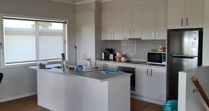 4 bedrooms, large deck, park views