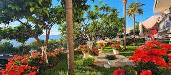 4 Bed, Sleeps 11, Free Parking, Pets Allowed