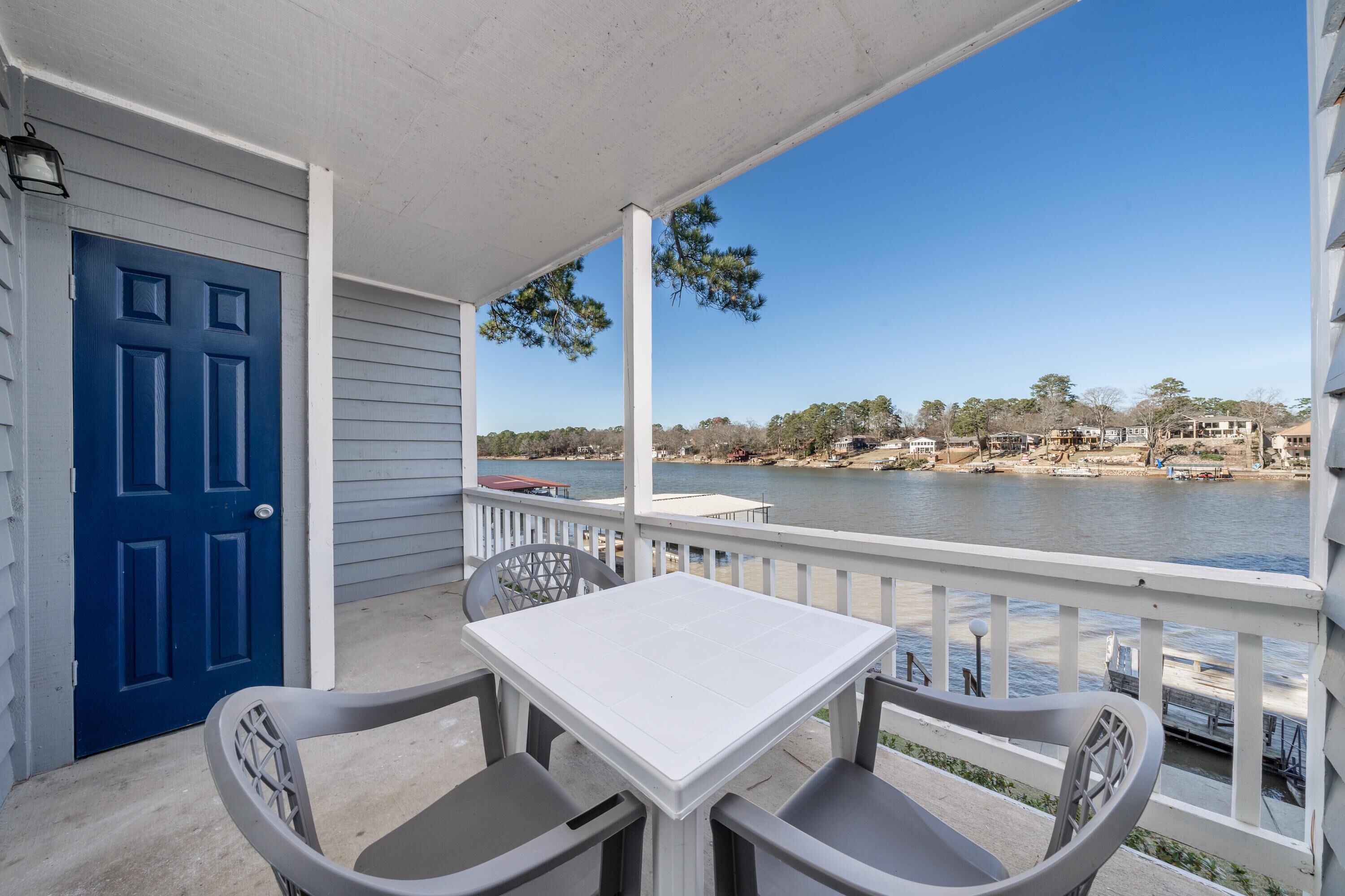 The Hamilton Lakefront Studio 20 - Upper Unit