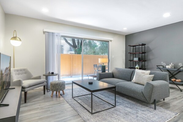 Fernseher, Stereoanlage