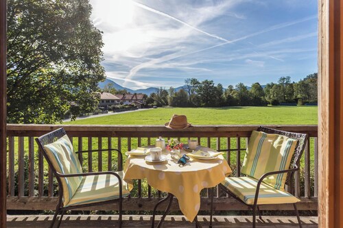 Ferienwohnung "Alpen Chalet Alte Talstation" mit Bergblick, Infrarotkabine & Garten