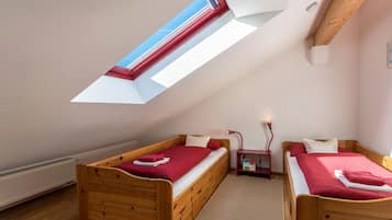 3 bedrooms, iron/ironing board, free WiFi, bed sheets