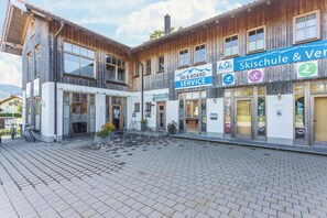 Exterior - Vacation Apartment "Alpen Chalet Alte Talstation" with Mountain View, Infrared Cabin & Garden (Lenggries)
