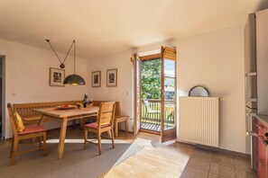 Dining - Vacation Apartment "Alpen Chalet Alte Talstation" with Mountain View, Infrared Cabin & Garden (Lenggries)