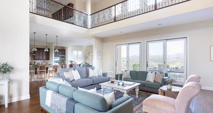 Palazzo Del Sol By AvantStay | Breathtaking Home w/ Mountain Views & Hot Tub