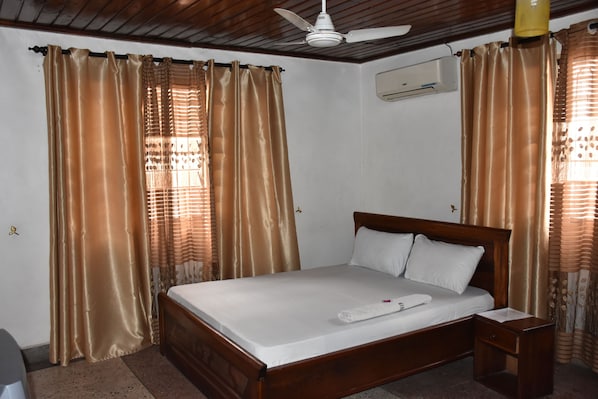 Free WiFi, bed sheets