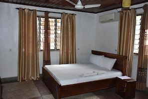 Free WiFi, bed sheets