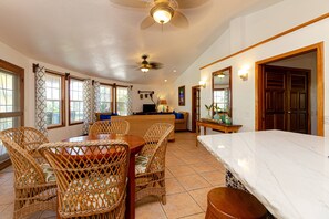 Dining - 2 Bedroom Oceanfront Suite at White Sands Cove (San Pedro)