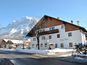 Exterior - Spacious apartment with balcony in city centre (Ehrwald)