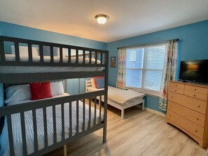2 bedrooms, iron/ironing board, free WiFi, bed sheets