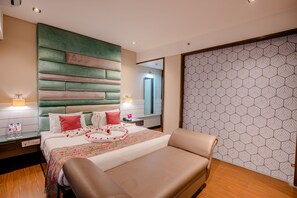 Suite | Minibar, in-room safe, desk, laptop workspace - Regenta Inn Jaipur (Jaipur)