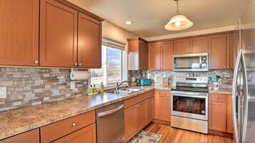 Fridge, microwave, dishwasher, coffee/tea maker