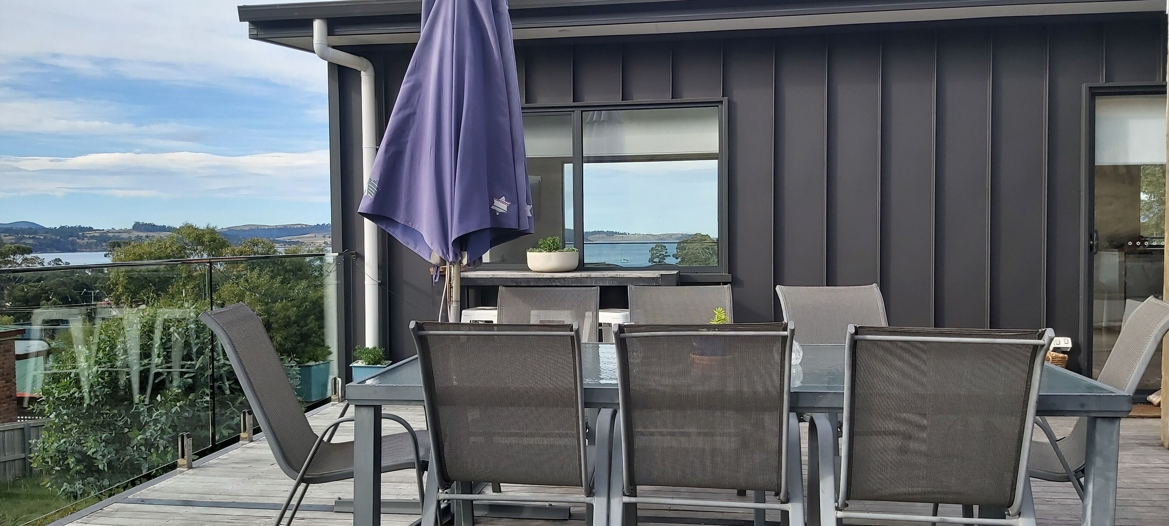 Stunning water views; relaxed coastal atmosphere; multiple entertaining areas  — image 7