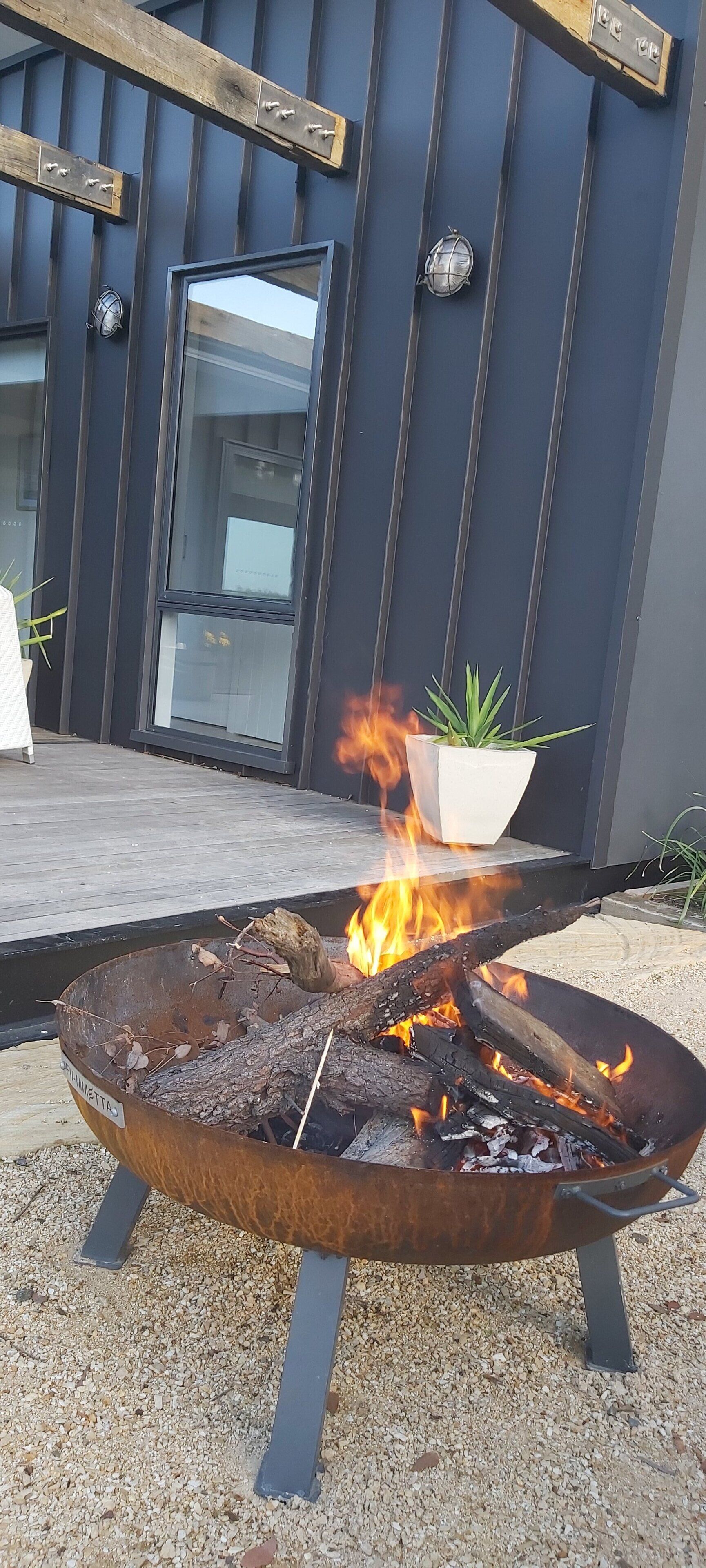 Stunning water views; relaxed coastal atmosphere; multiple entertaining areas  — image 24