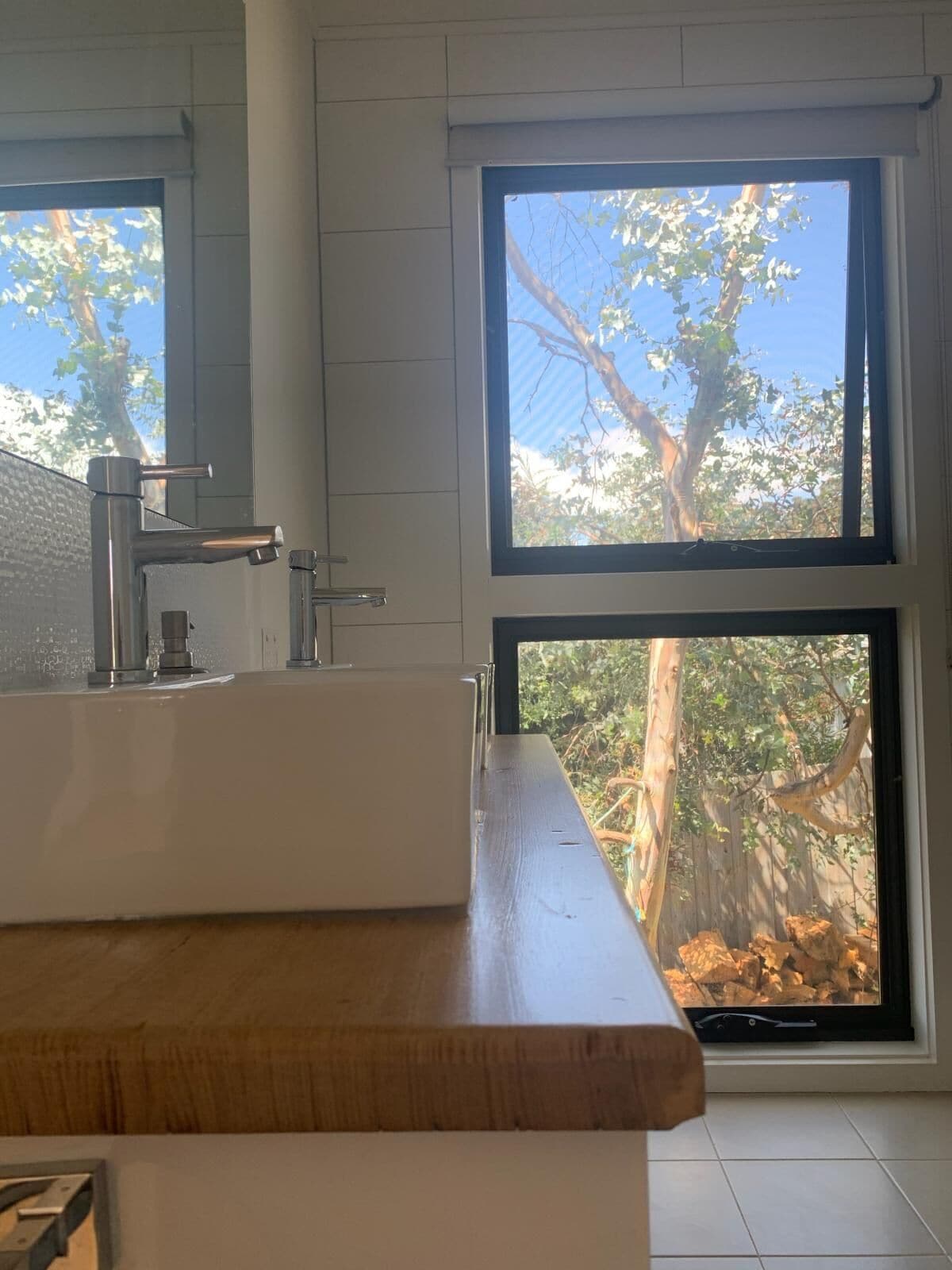 Stunning water views; relaxed coastal atmosphere; multiple entertaining areas  — image 22