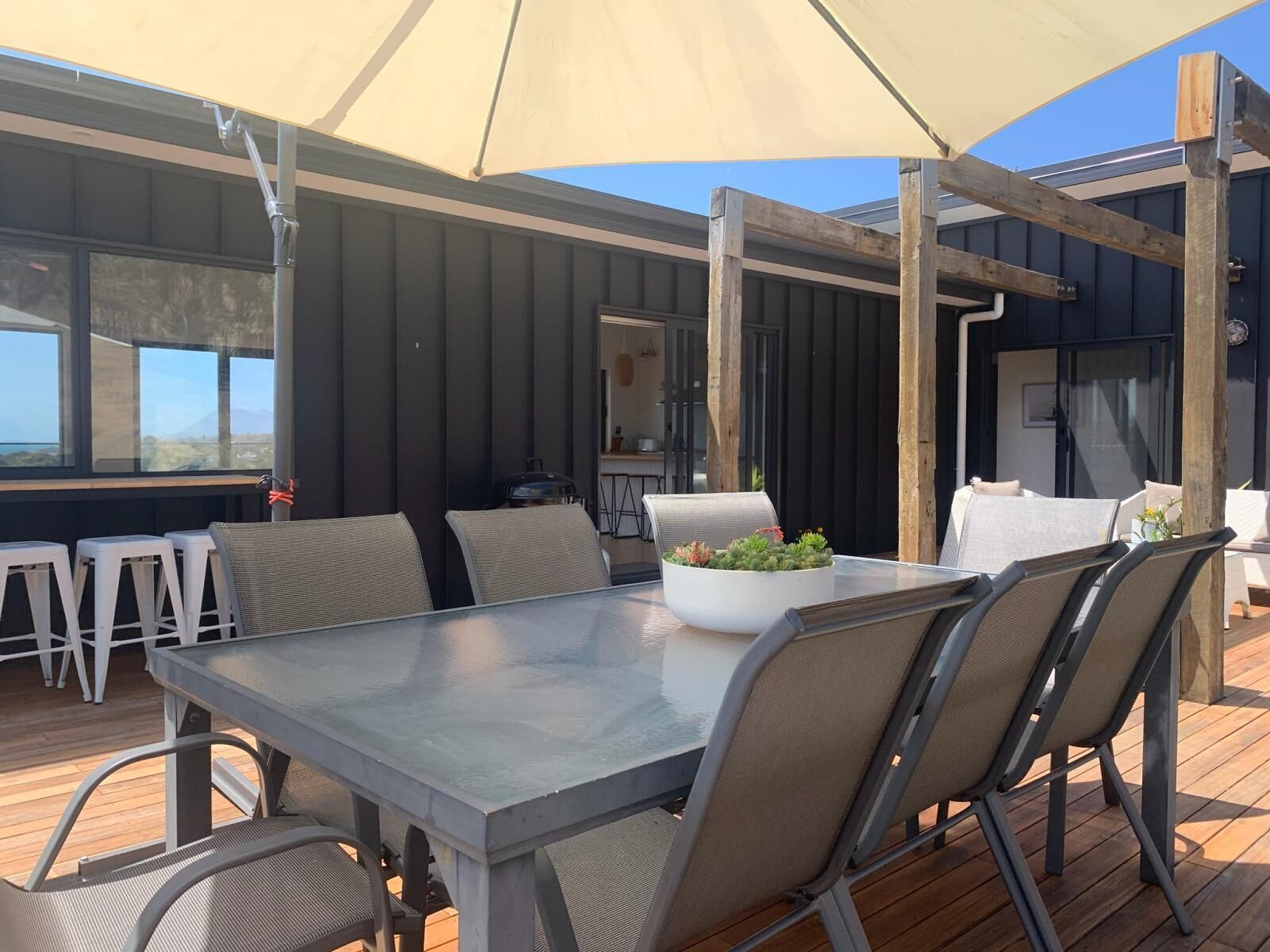 Stunning water views; relaxed coastal atmosphere; multiple entertaining areas  — image 3