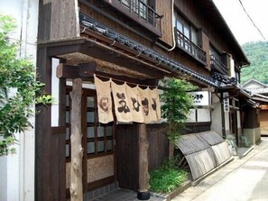 Exterior detail - Ebisuya Ryokan (Ikata)