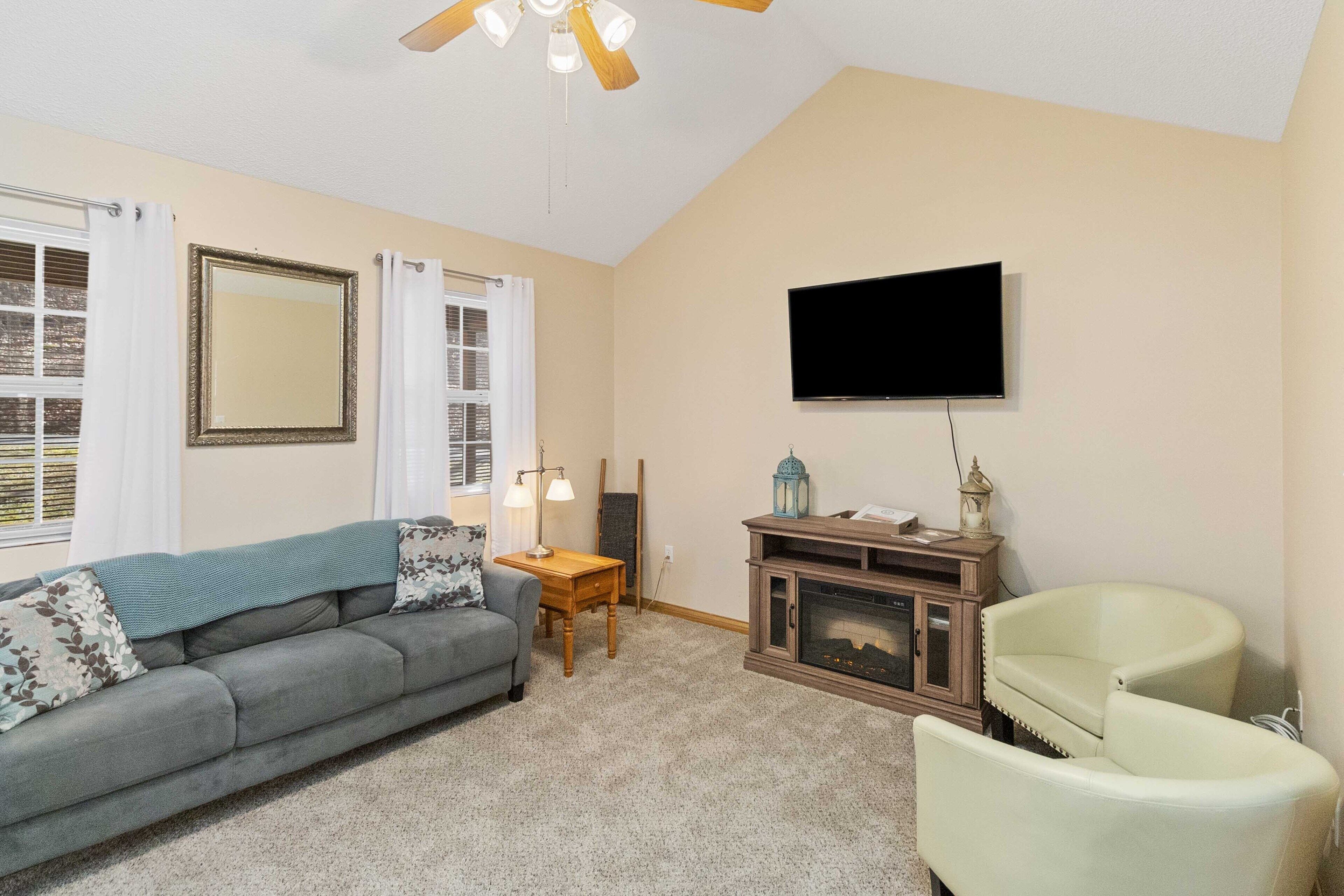 Haven on Harmony 414C- Fun, Lake Cumberland, Golf Carts, Pickleball, Pool