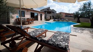 Pool - Authentic Villa Ulika with a pool and a jacuzzi (Visnjan)