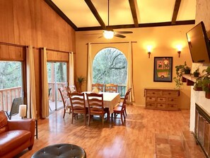 Interior - PRIVATE, RELAXING , AND A UNIQUE HOME EXPERIENCE (Helotes)
