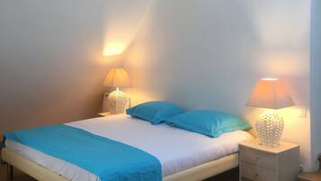 4 chambres, bureau, chambres insonorisées, fer et planche à repasser