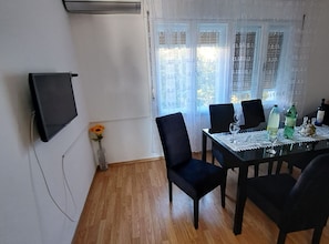 Apartment (Three Bedroom Apartment with Balcony) | Private kitchen
