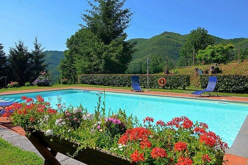 Villa delle Camelie A: A characteristic and welcoming apartment that covers the entire ground floor of a villa surrounded by the greenery, with Free WI-FI.