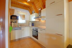 Kühlschrank, Mikrowelle, Ofen, Geschirrspüler