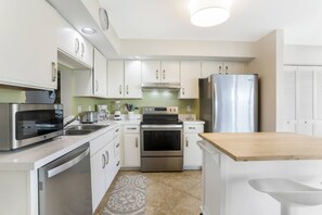 Fridge, dishwasher, coffee/tea maker