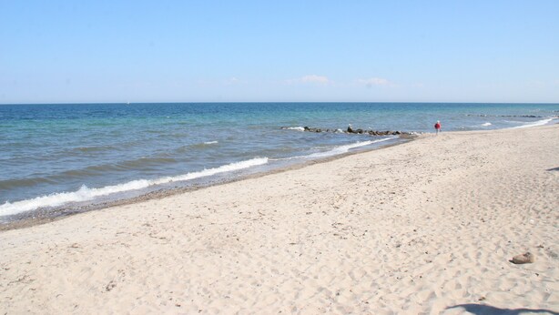 A wide sandy beach with gentle waves and a clear sky. - Baltic Sea vacation in an old granary (Heringsdorf)