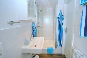 Shower, towels