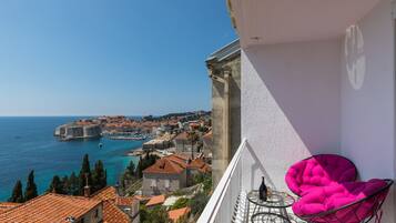 Apartment (Three Bedroom Apartment) | Balcony