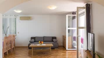 Apartment (Three Bedroom Apartment) | Living room