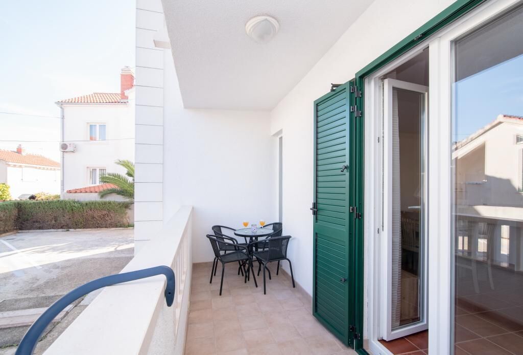 Apartamento (Two Bedroom Apartment with Balcony) | Balcón
