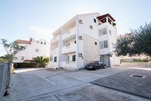 Appartamento (Two Bedroom Apartment with Balcony) | Esterni