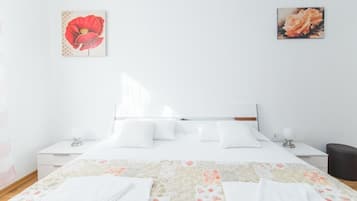 2 makuuhuonetta, silitysrauta/-lauta, vuodevaatteet