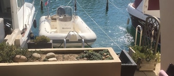 APARTMENT WITH BOAT MOORING