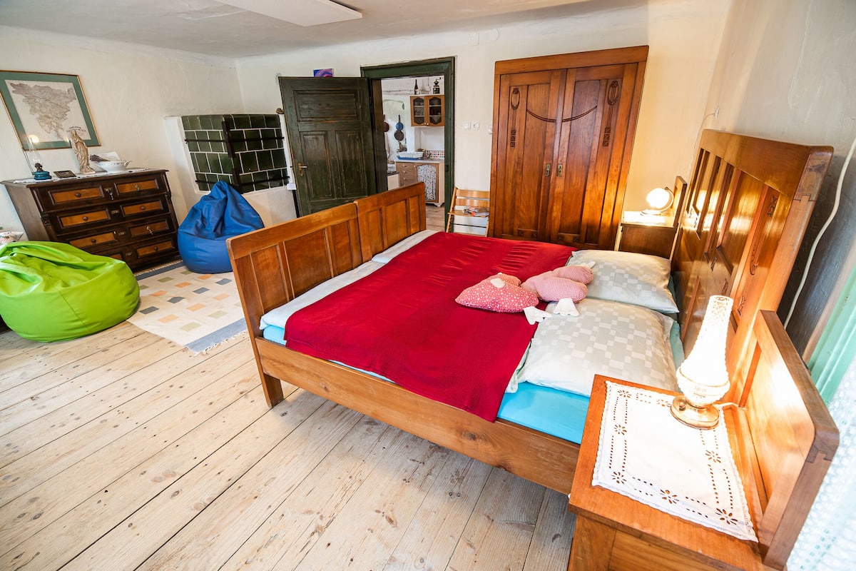 House (Two Bedroom House) | 2 bedrooms, individually decorated, desk, free cribs/infant beds
