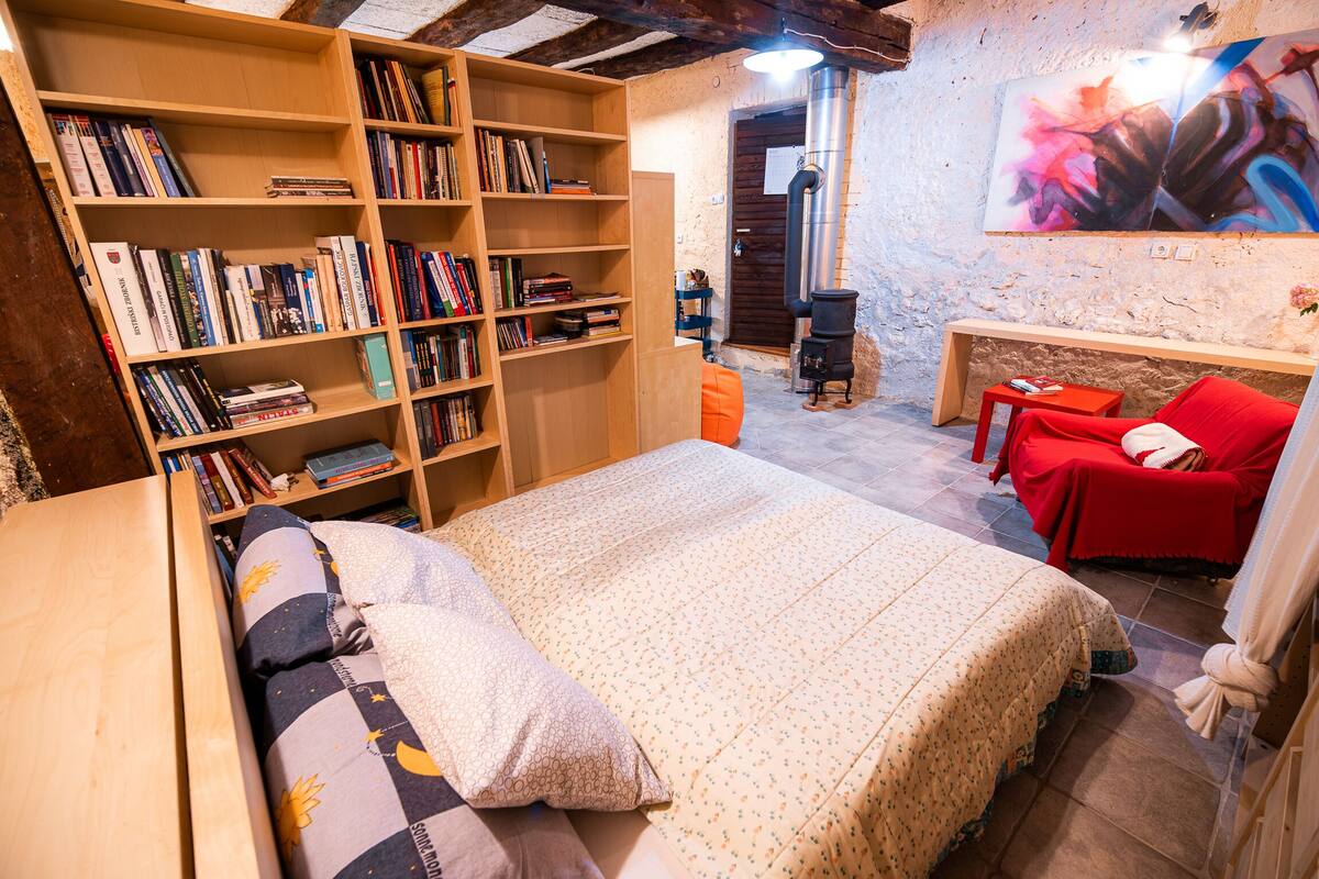 Studio (Studio) | 2 bedrooms, individually decorated, desk, free cribs/infant beds